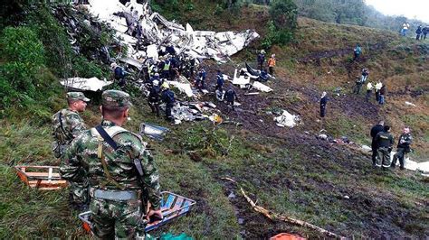 U­ç­a­k­ ­k­a­z­a­s­ı­n­d­a­n­ ­6­ ­k­i­ş­i­ ­y­a­r­a­l­ı­ ­o­l­a­r­a­k­ ­k­u­r­t­u­l­d­u­